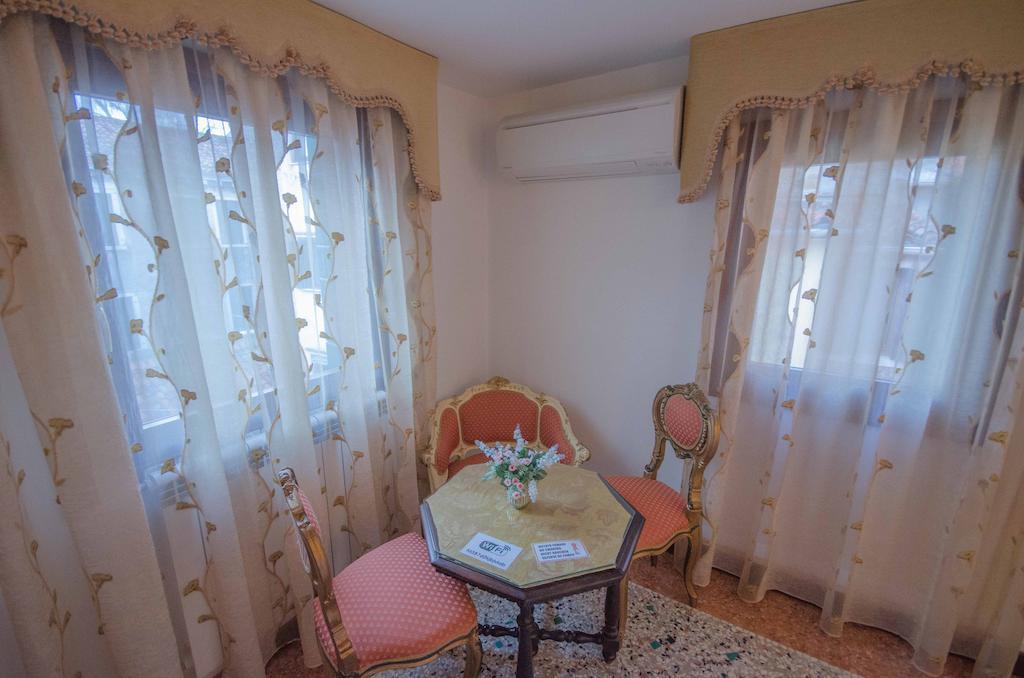 Ca' Pierre Apartment Veneţia Cameră foto